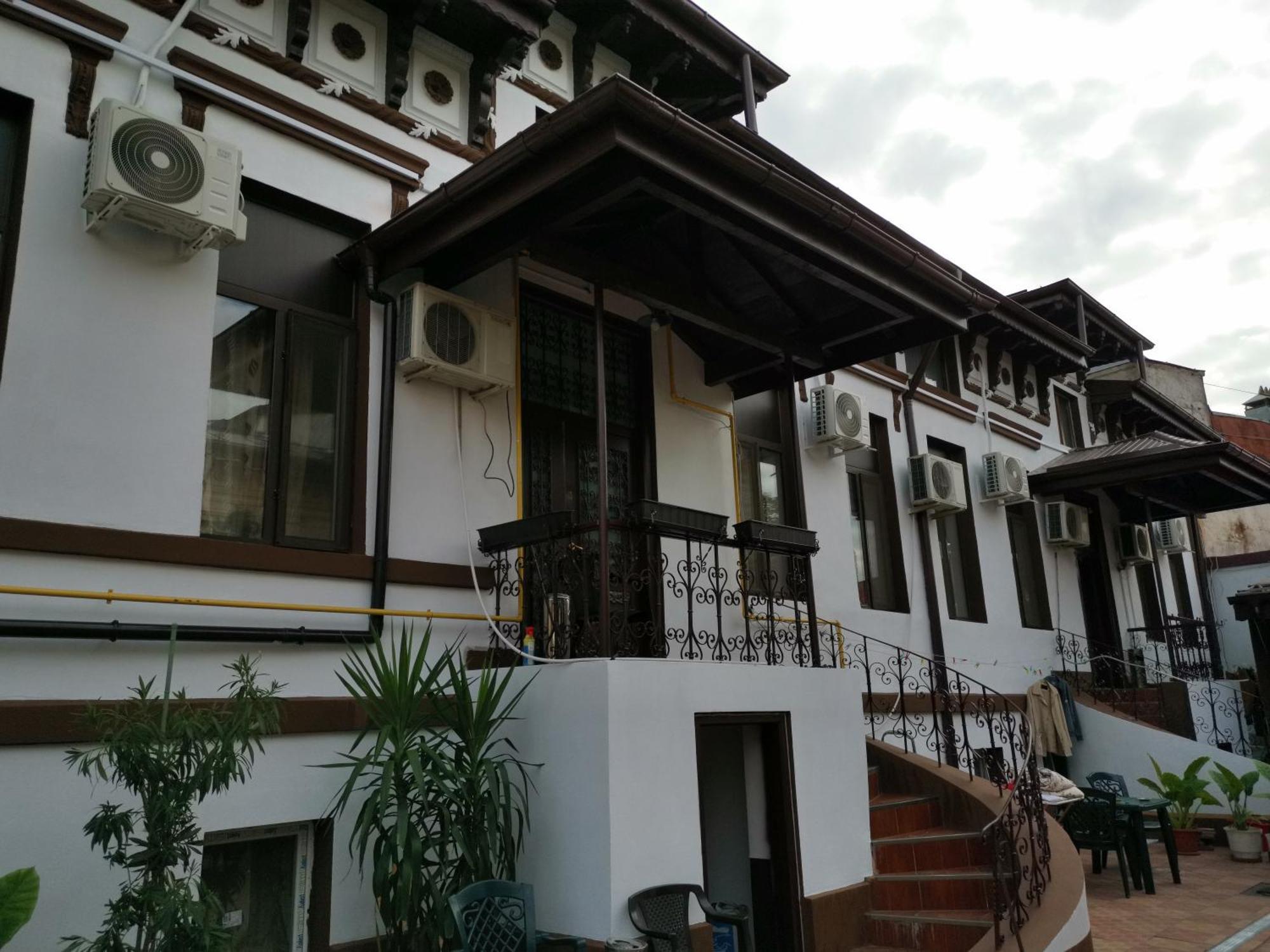 Joe Hostel Букурещ Екстериор снимка