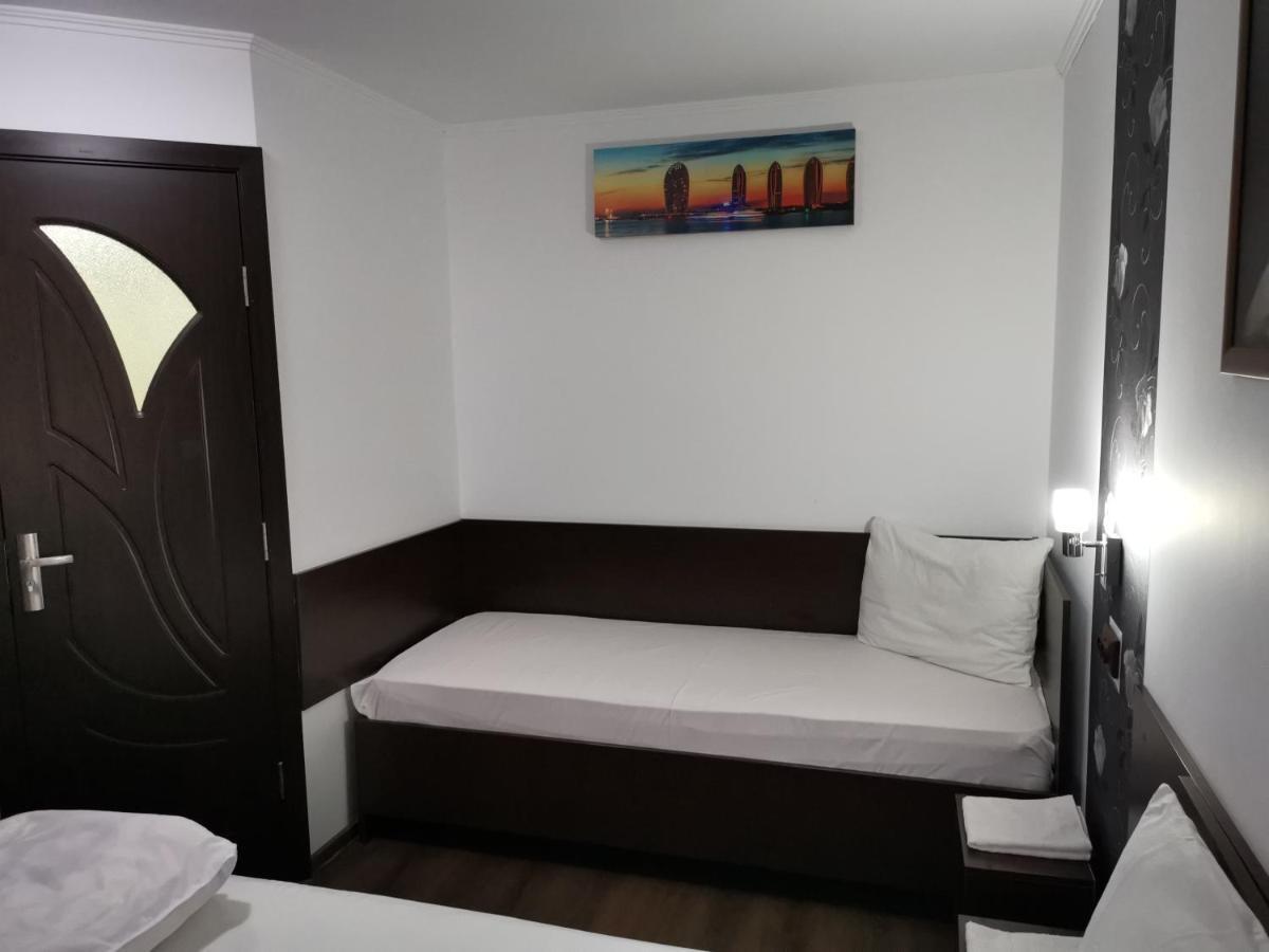Joe Hostel Букурещ Екстериор снимка