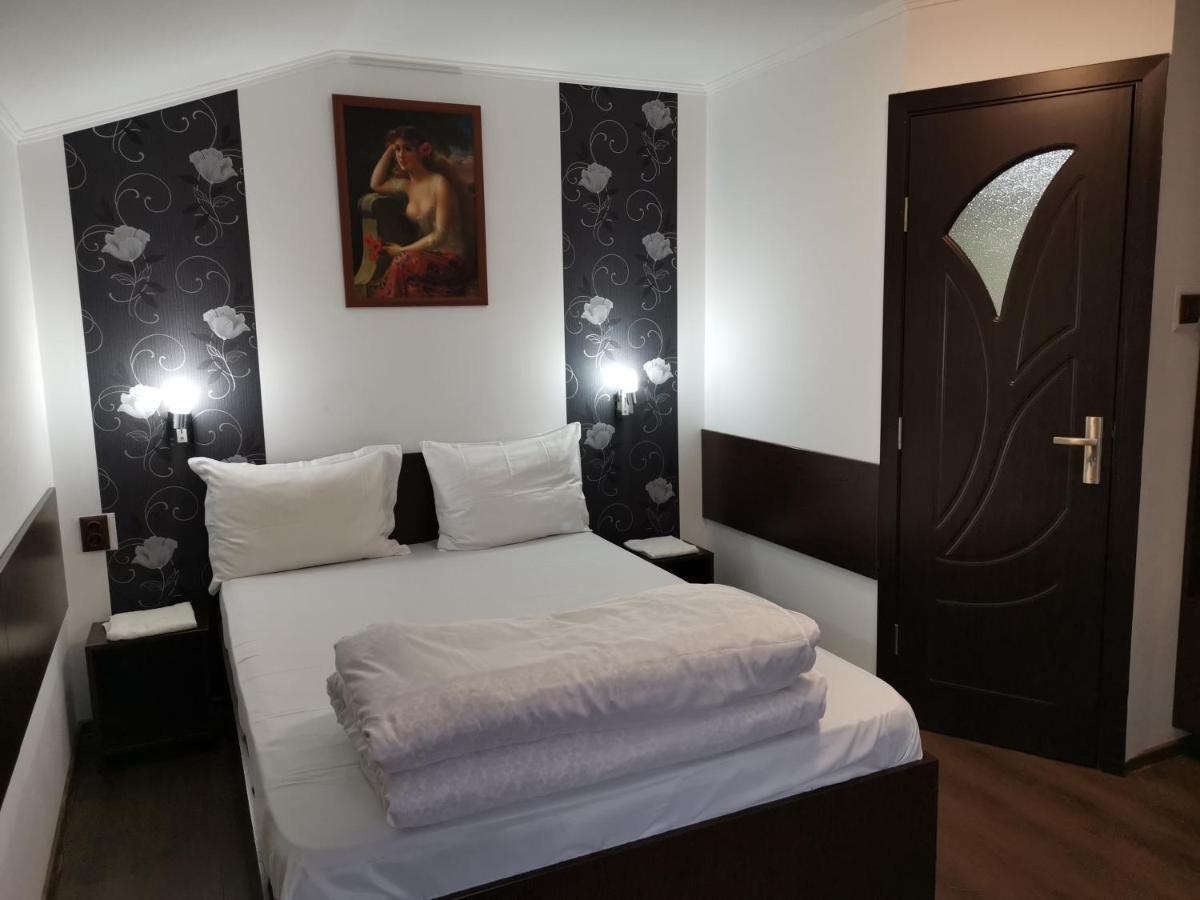 Joe Hostel Букурещ Екстериор снимка