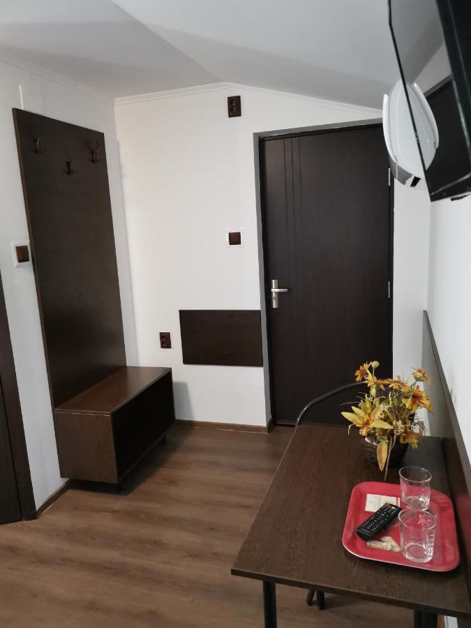 Joe Hostel Букурещ Екстериор снимка